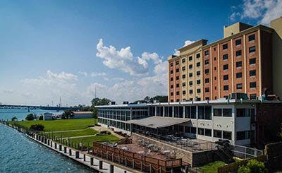 Niagara Riverside Resort