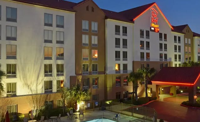 Red Roof PLUS+ San Antonio Downtown - Riverwalk