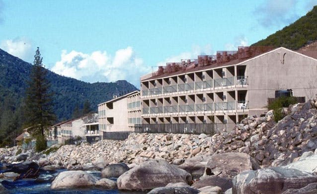  Yosemite View Lodge