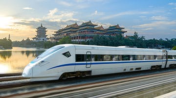 high-speed-train-for-a-scenic-ride-01-uncobe